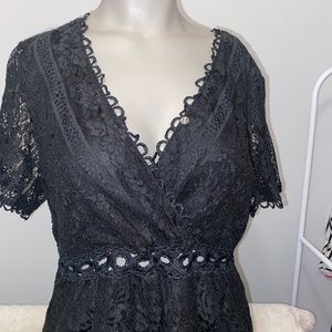 Black dress in size medium, very comfortable, brand new, lace,